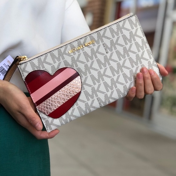 FREE 💯🆕mk zip clutch🆕heart/brown cherry color - Picture 8 of 8